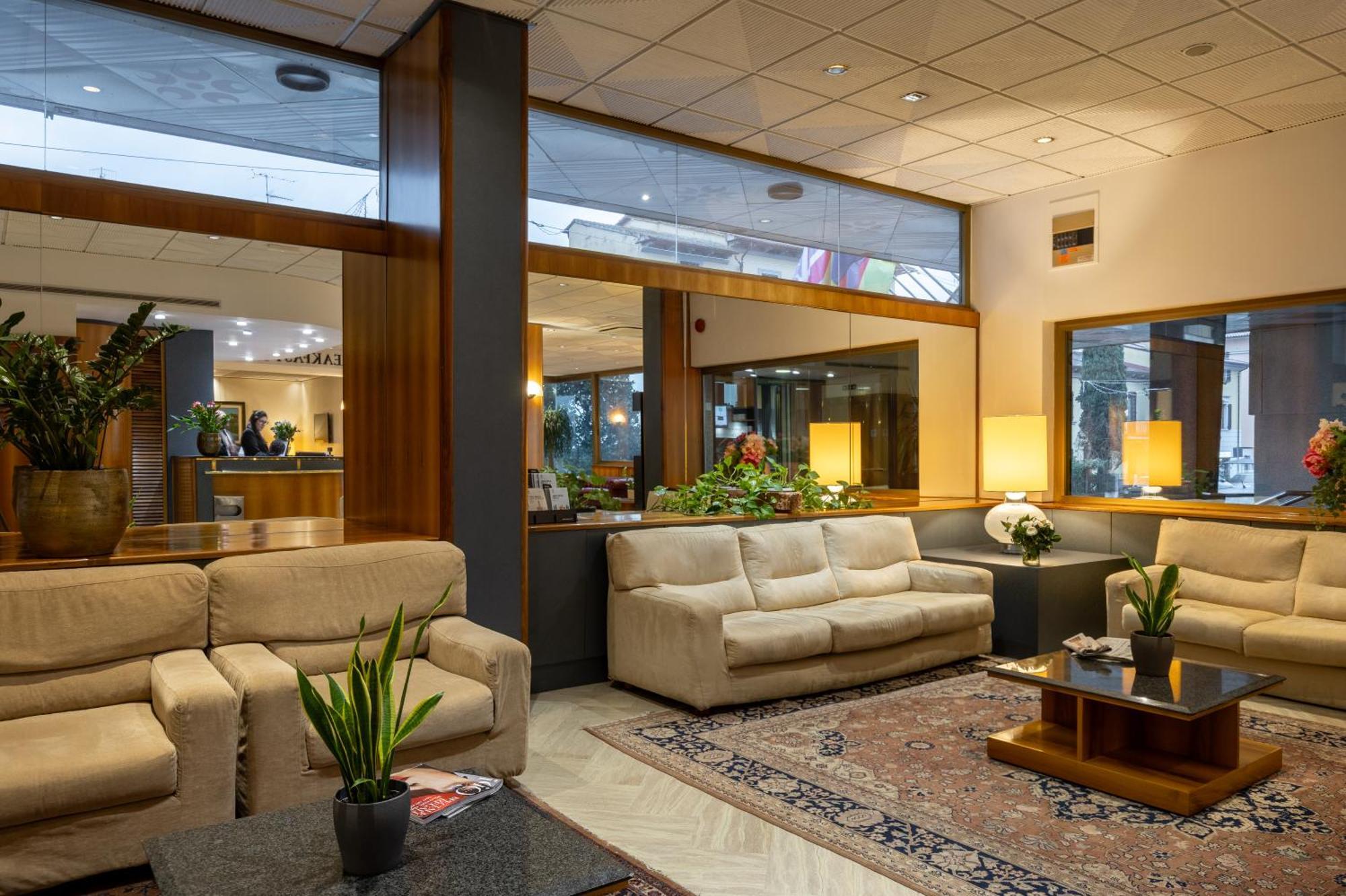 Hotel Minerva Арецо Екстериор снимка