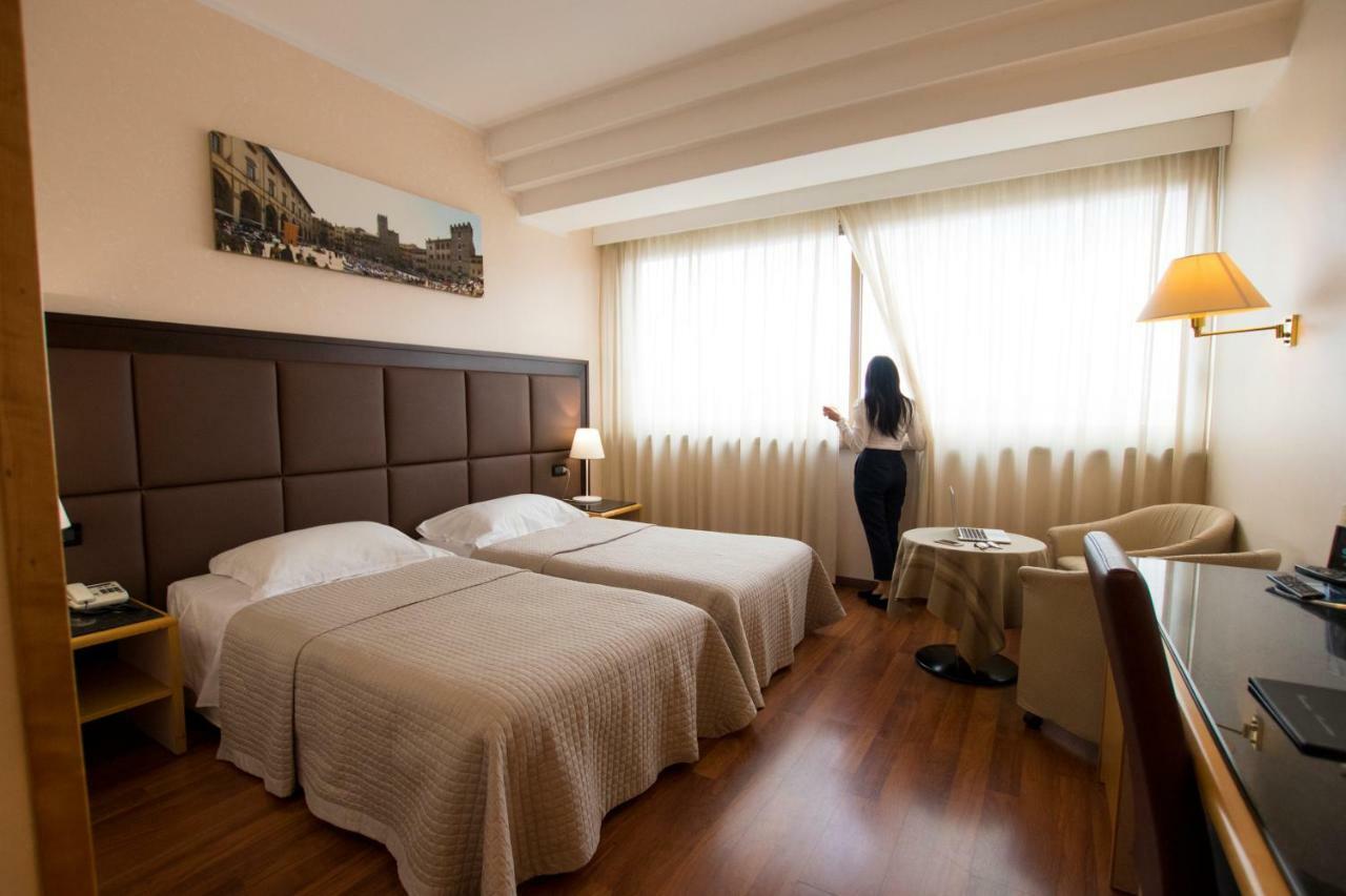 Hotel Minerva Арецо Екстериор снимка
